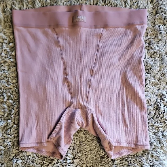 Skims Cotton Rib Boxer Shorts In Dusk - Picture 6 of 11